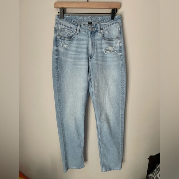 American Eagle Outfitters Denim - American Eagle Light Wash Mom Jeans Size 8